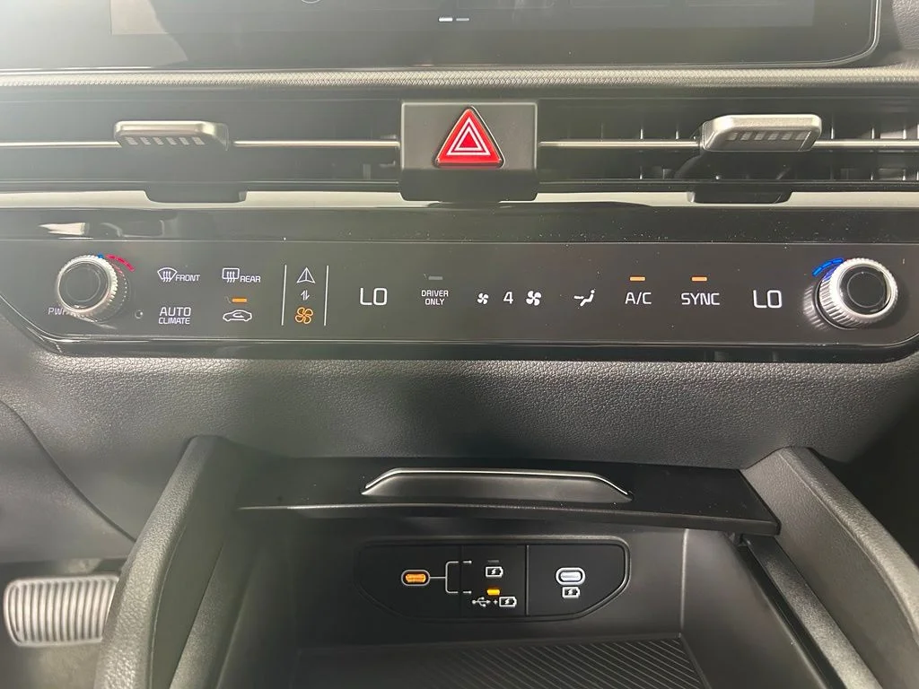 New 2027 Snow White Pearl Kia S image 6