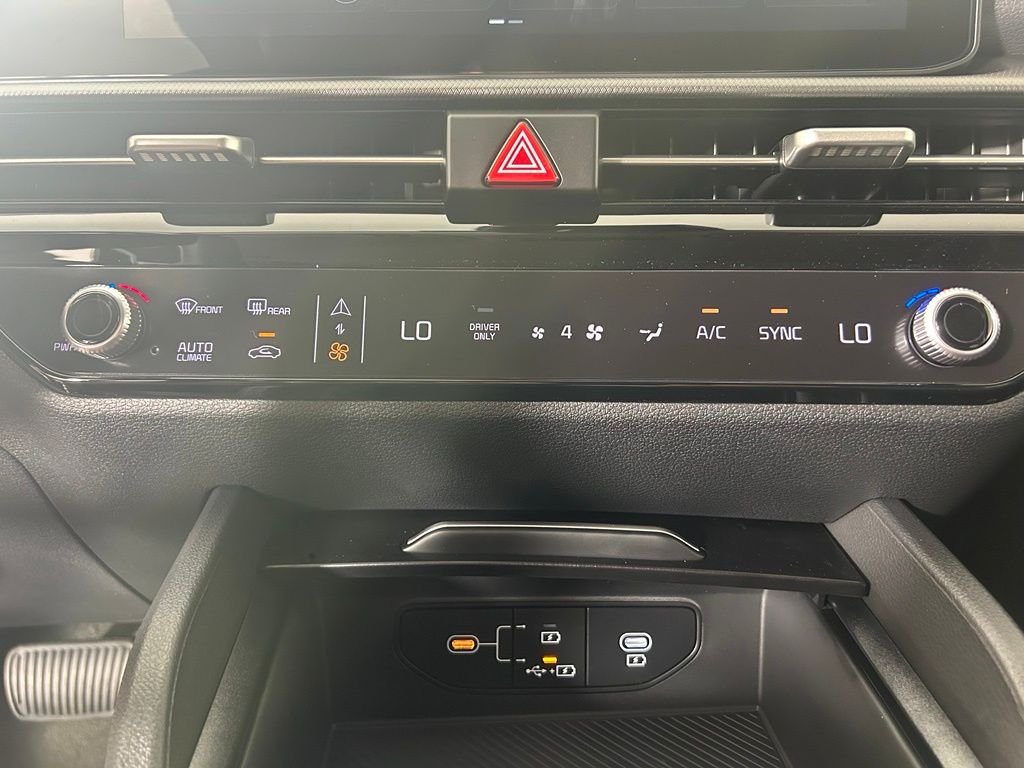 New 2027 White Kia S image 6
