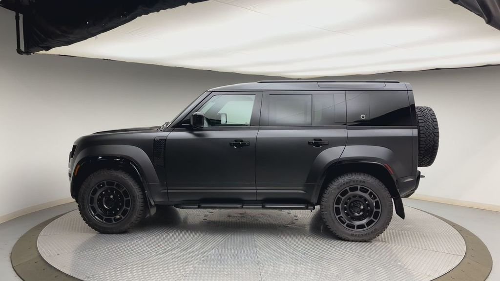 New 2026 Narvik Black Land Rover OCTA image 5