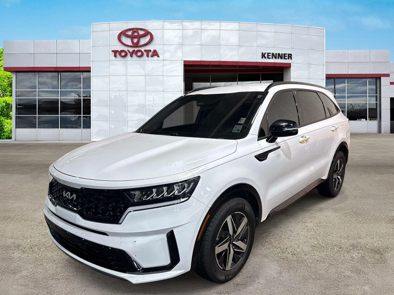 Used 2023 Glacial White Pearl Kia S image 3