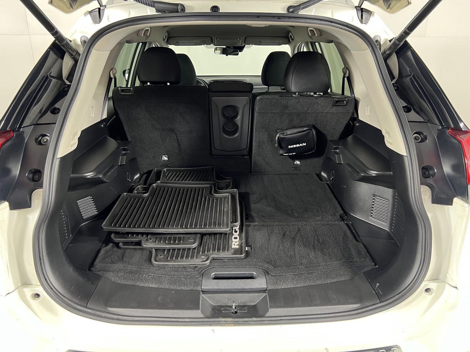 Used 2020 Pearl White Tricoat Nissan SV image 9