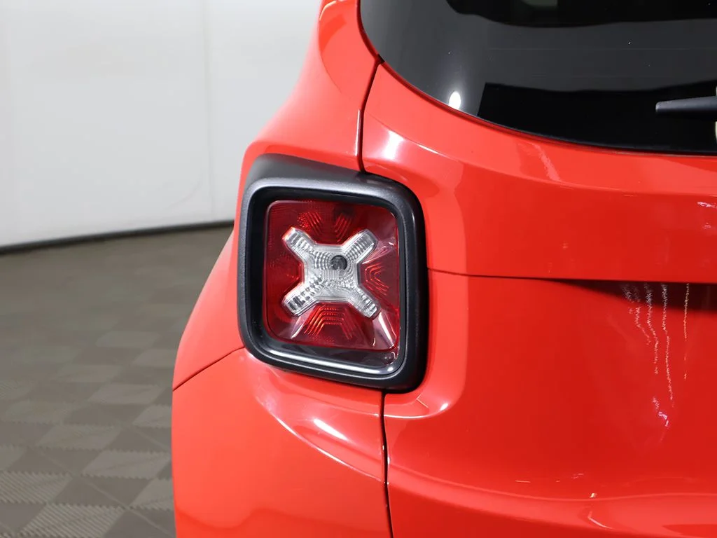 Used 2020 Red Jeep Latitude image 10