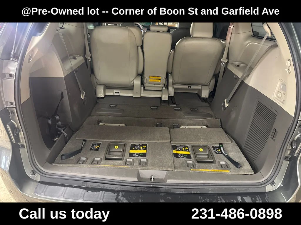 Used 2013 Green Toyota XLE image 28