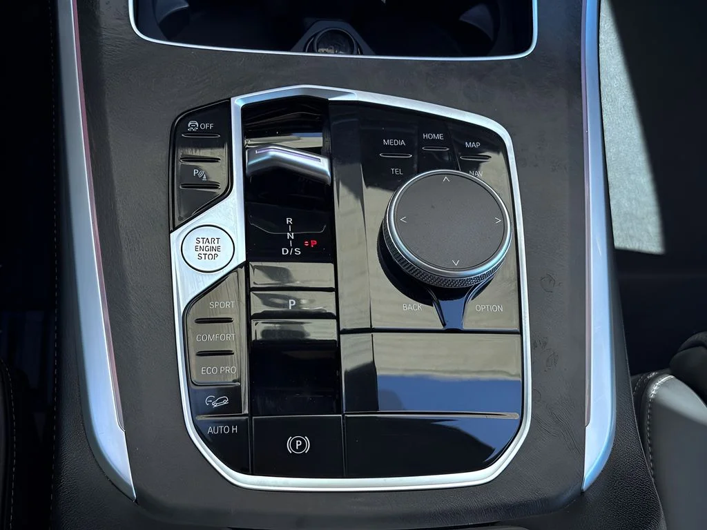 Used 2025 Gray BMW xDrive40i image 29