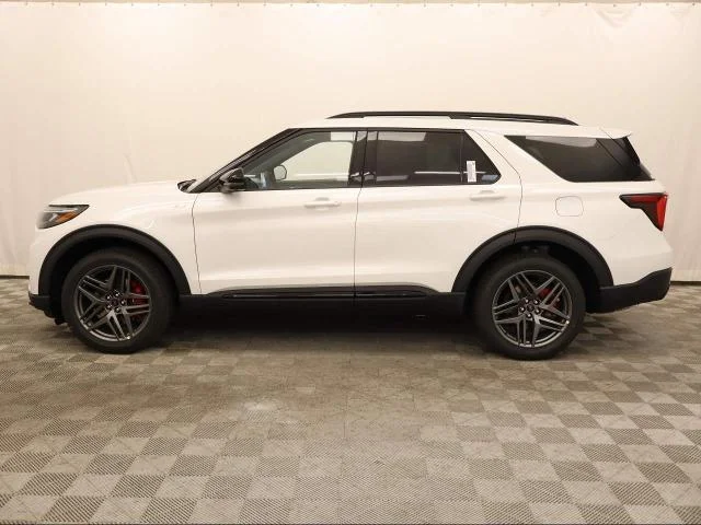 New 2026 Star White Metallic Tri-Coat Ford ST-Line image 3