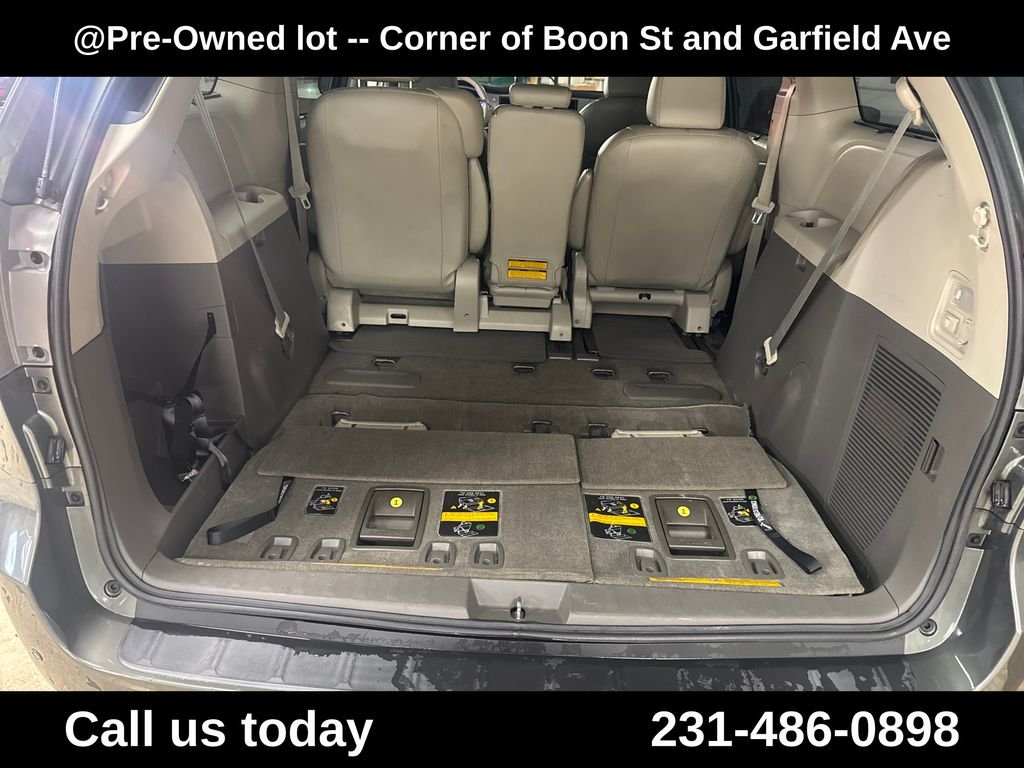 Used 2013 Green Toyota XLE image 28