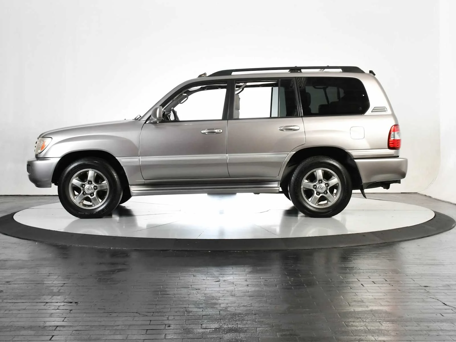 Used 2006 Thunder Cloud Metallic Toyota  image 2