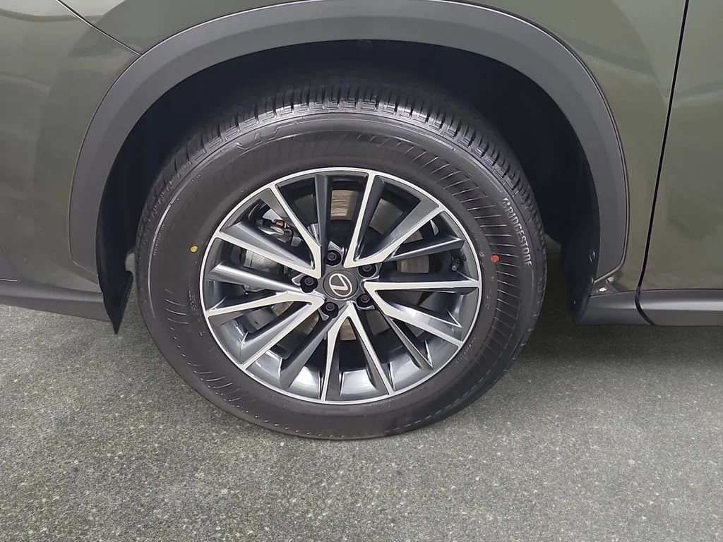 New 2026 Nori Green Pearl Lexus PREMIUM PLUS AWD image 31