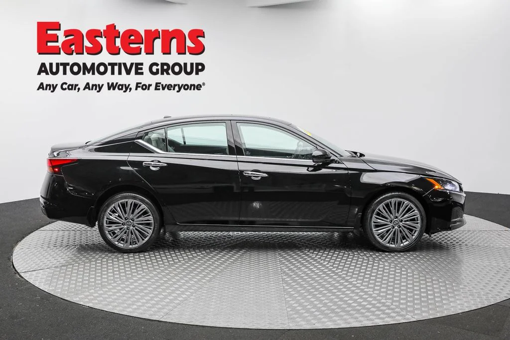 Used 2024 Black Nissan 2.5 SL image 4