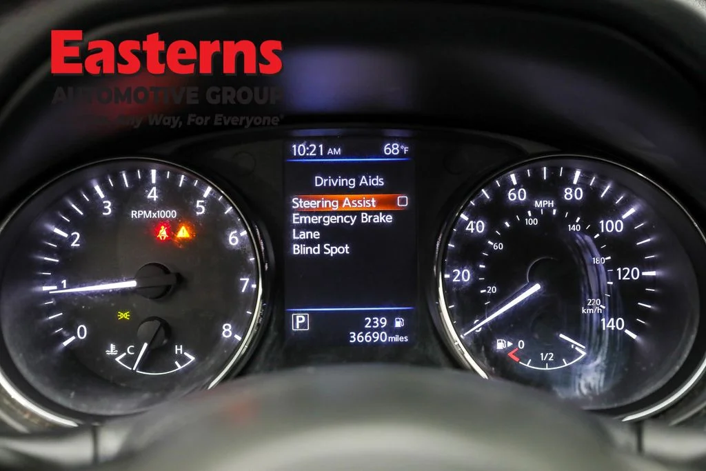 Used 2020 Silver Nissan SL image 18
