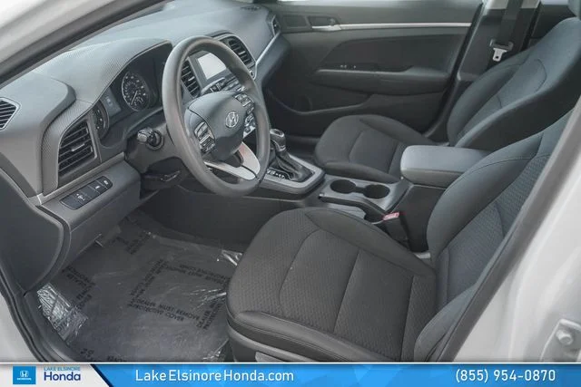 Used 2020 Quartz White Pearl Hyundai SE image 15