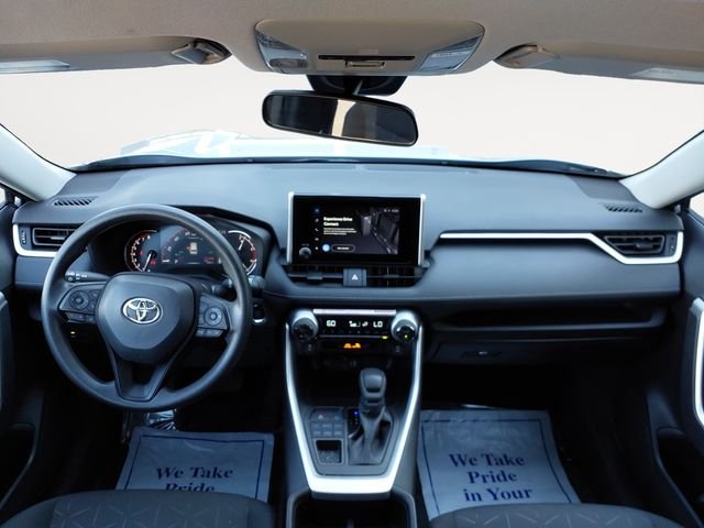 2025 Toyota RAV4 XLE - Photo 10