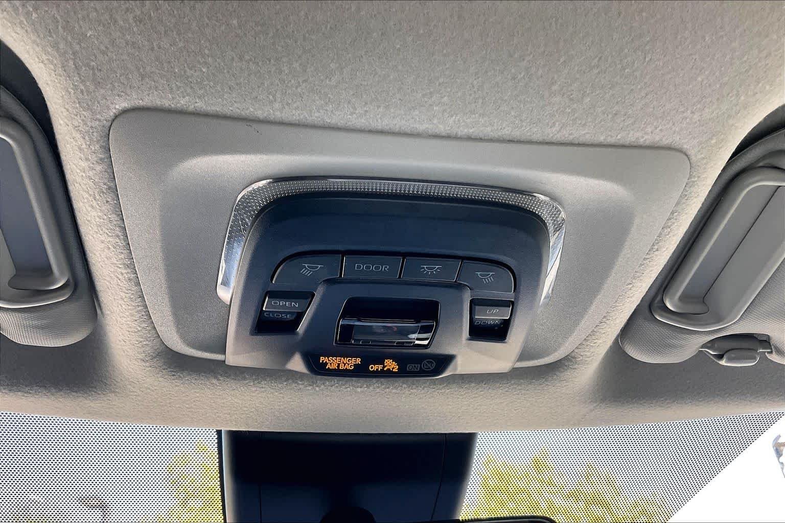 Used 2022 Wind Chill Pearl Toyota XLE image 31