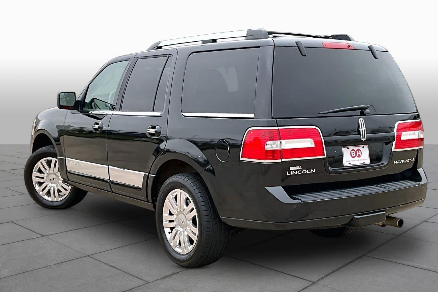 Used 2014 Tuxedo Black Metallic Lincoln  image 10