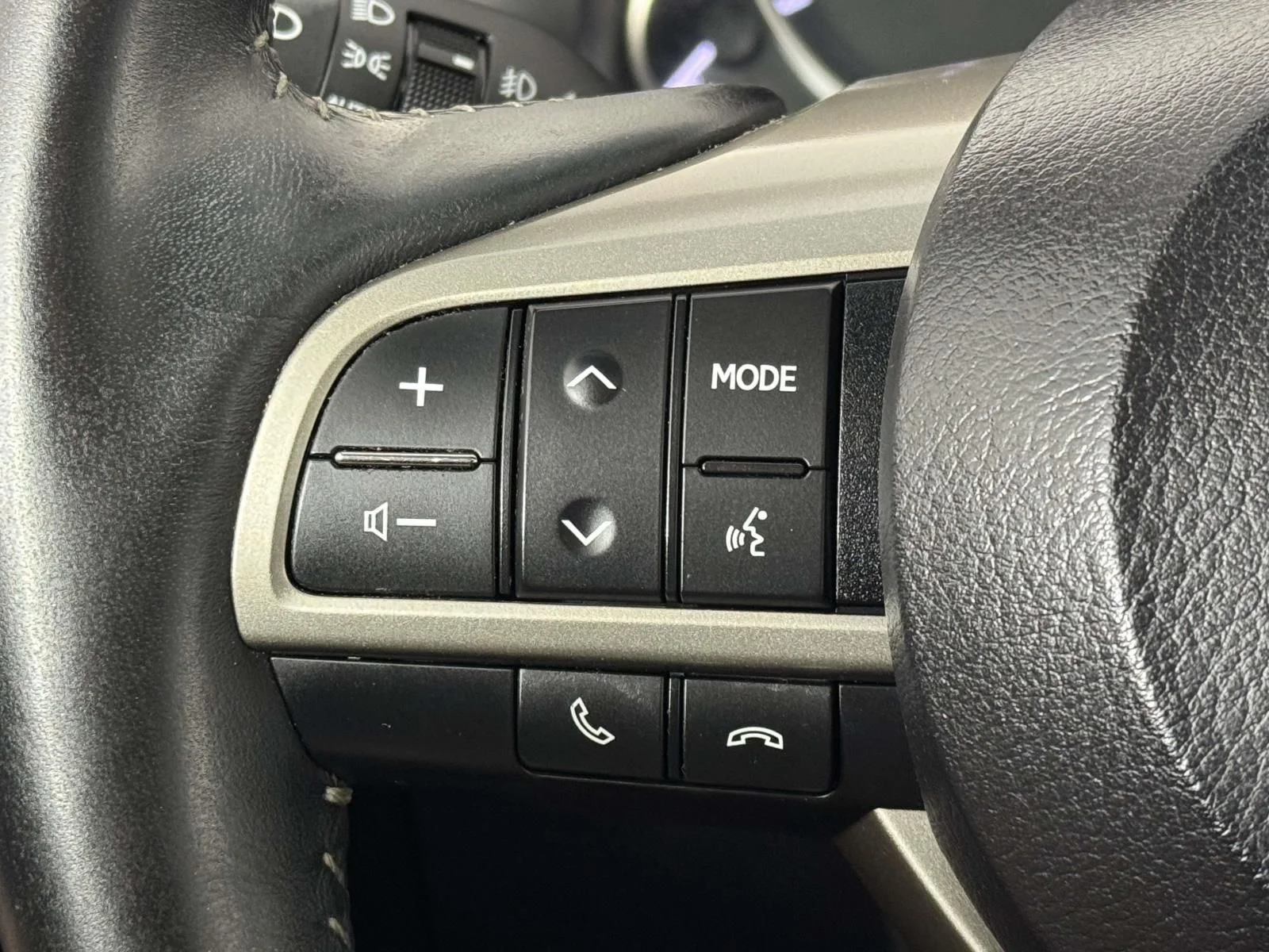 Used 2016 White Lexus 350 image 30