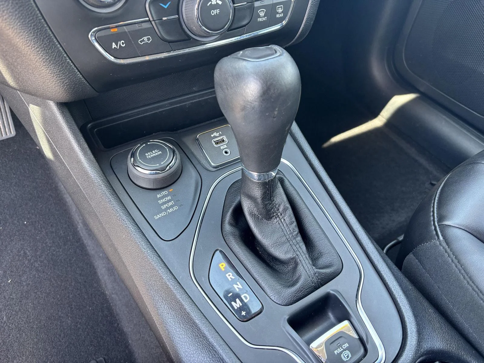 Used 2019 Diamond Black Crystal Pearlcoa Jeep Latitude Plus image 21