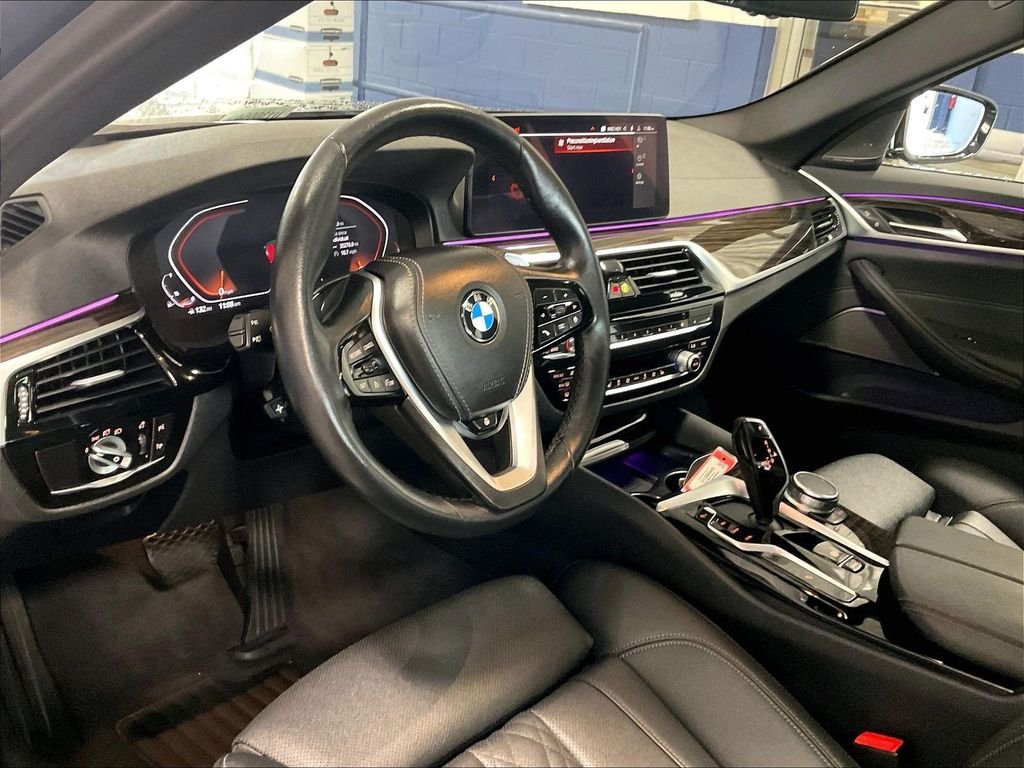 Used 2023 Gray BMW 530i xDrive image 8