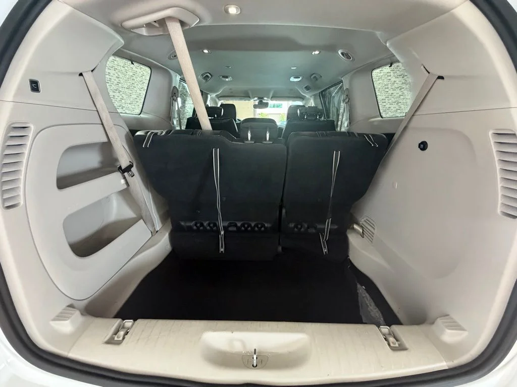 Used 2022 White Chrysler Touring L image 12