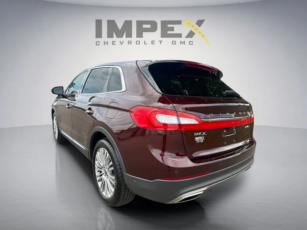 Used 2018 Red Lincoln Reserve image 3