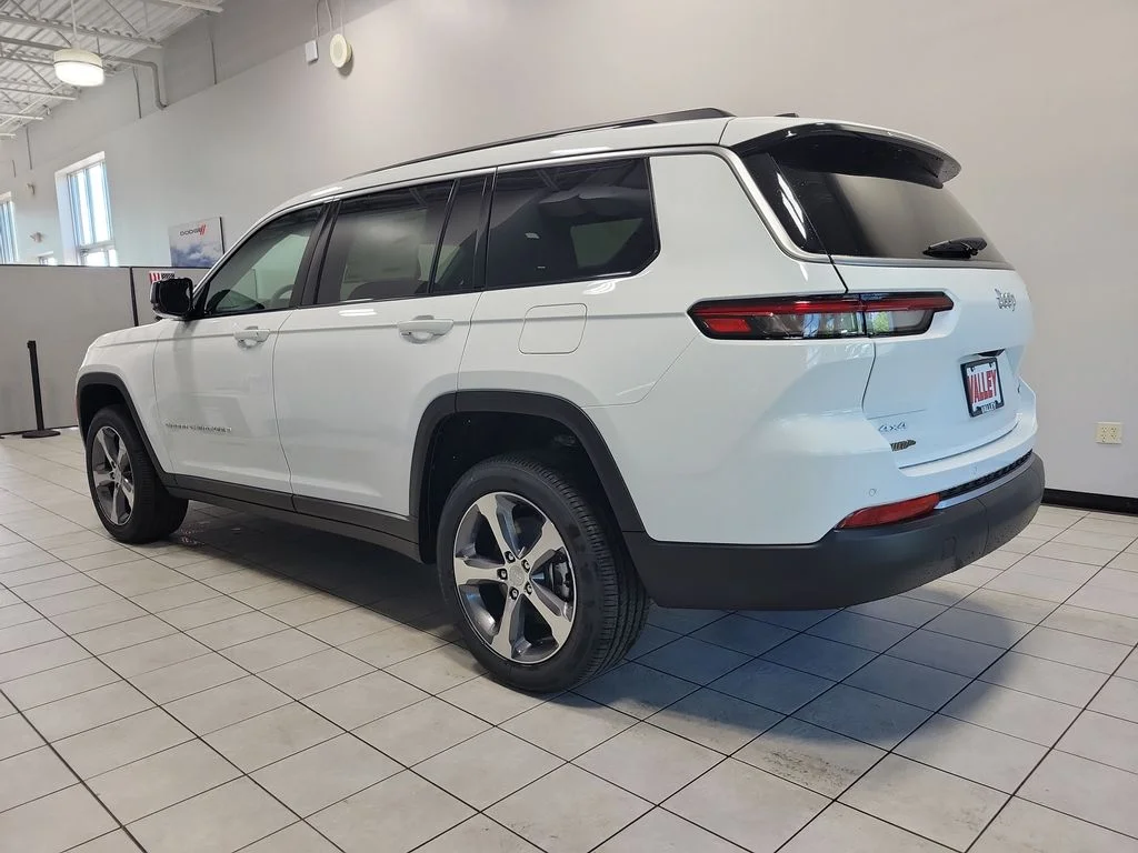 New 2026 Bright White Clear-Coat Exterior Paint Jeep Limited image 5