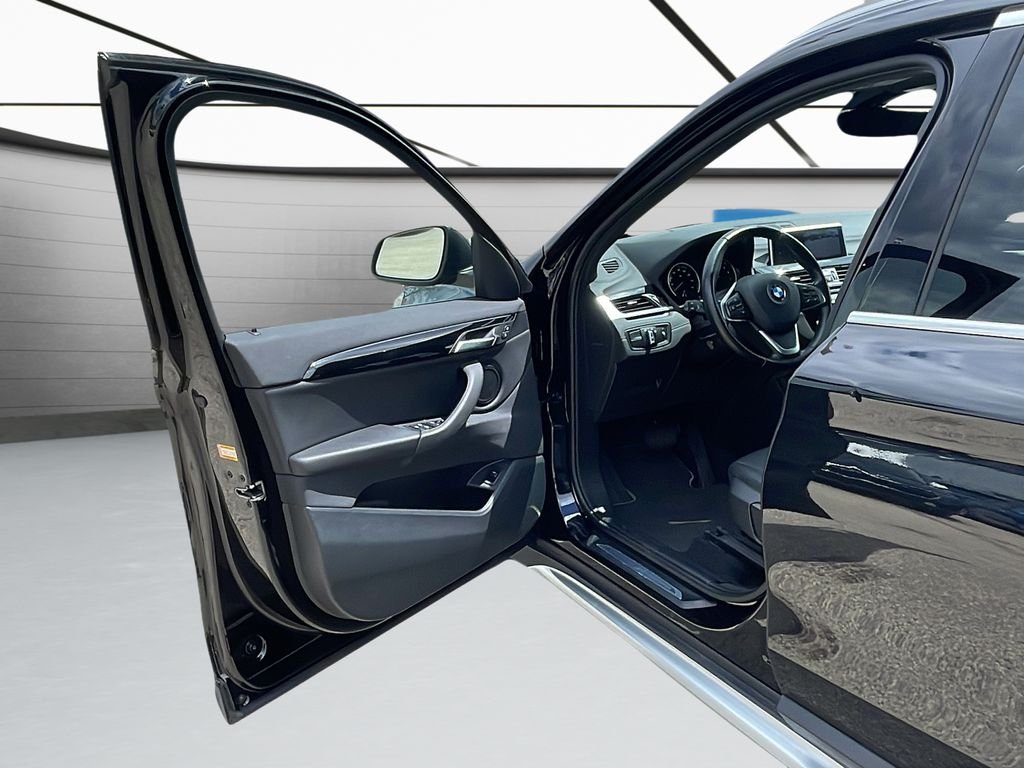 Used 2022 Black BMW xDrive28i image 35