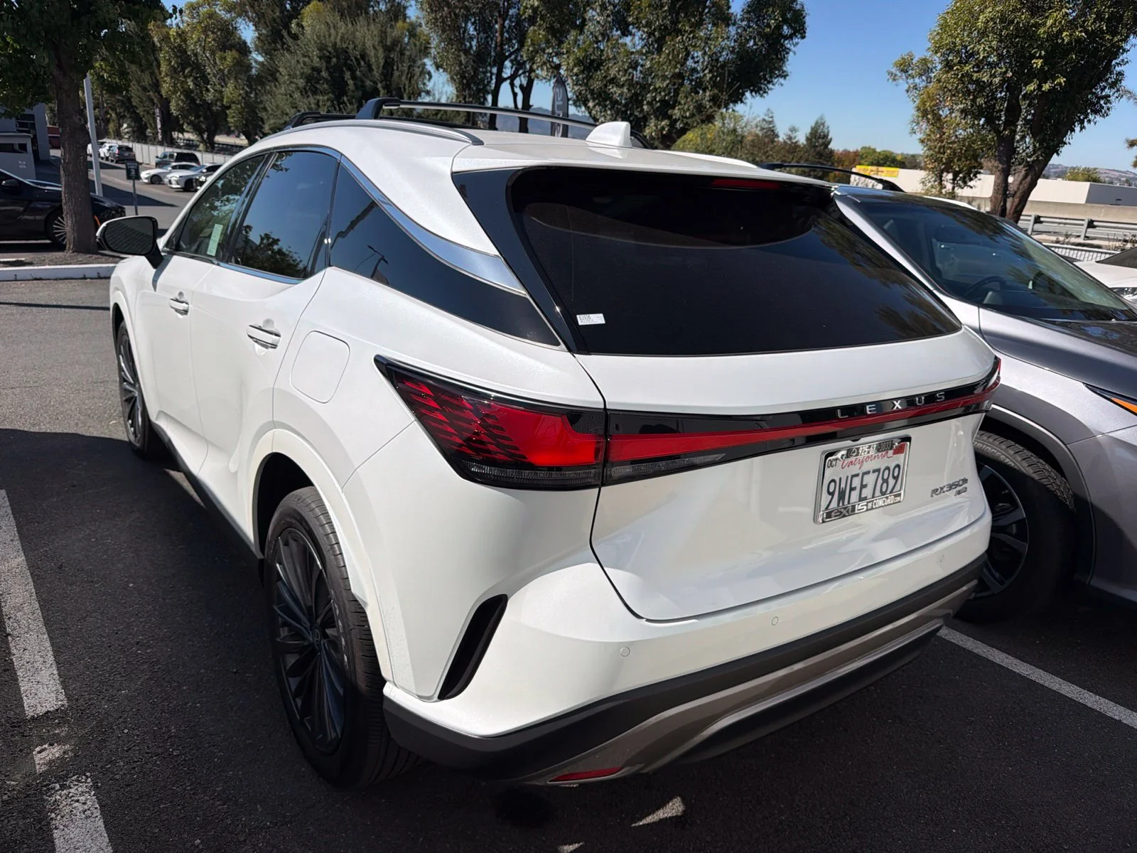 Used 2025 Eminent White Pearl Lexus 350h Premium image 3