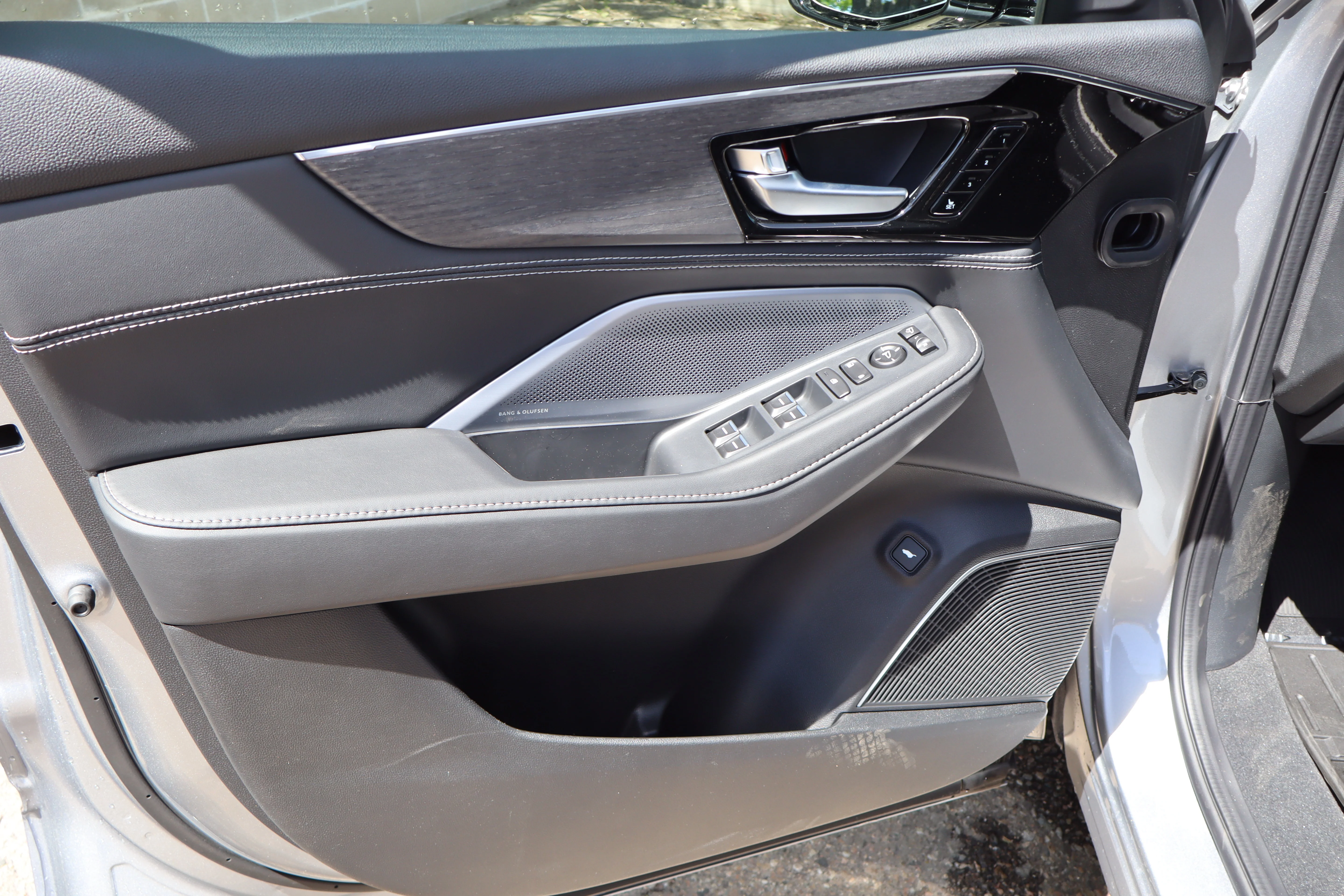 New 2026 Solar Silver Metallic Acura w/Advance Package image 22