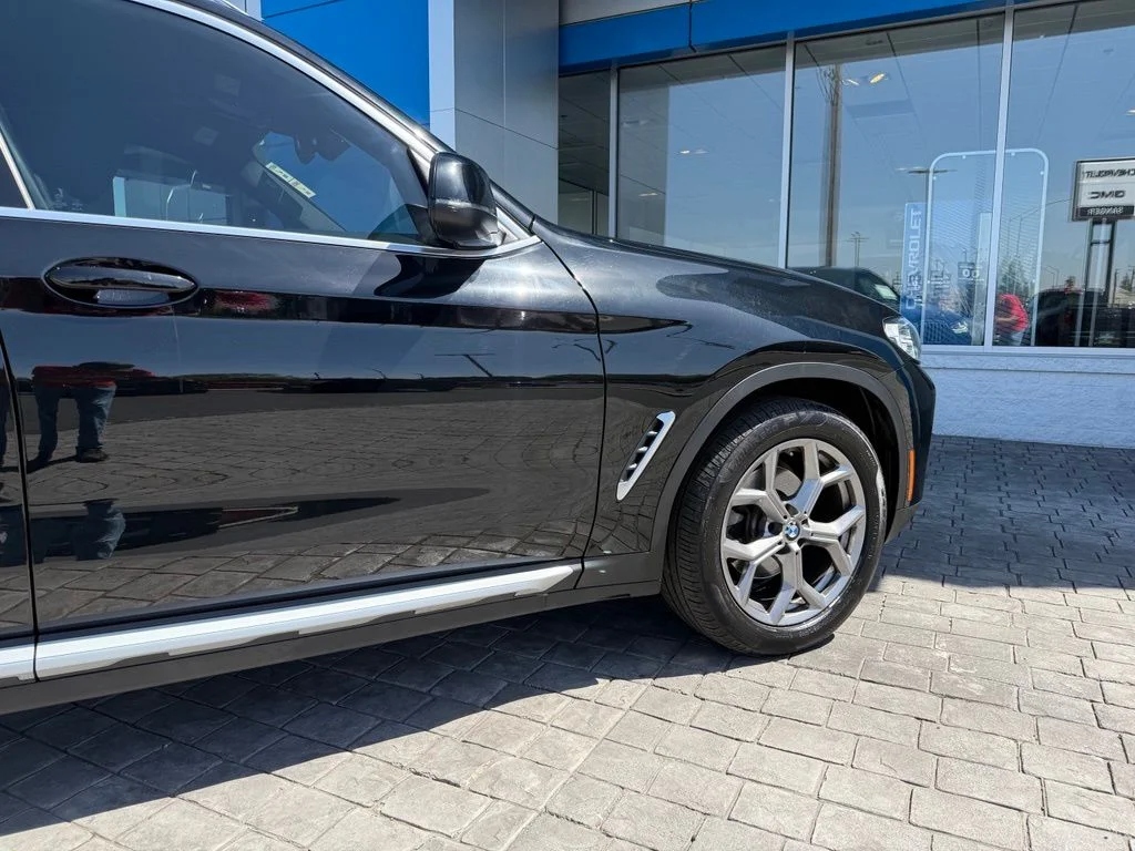 Used 2022 Black BMW sDrive30i image 14