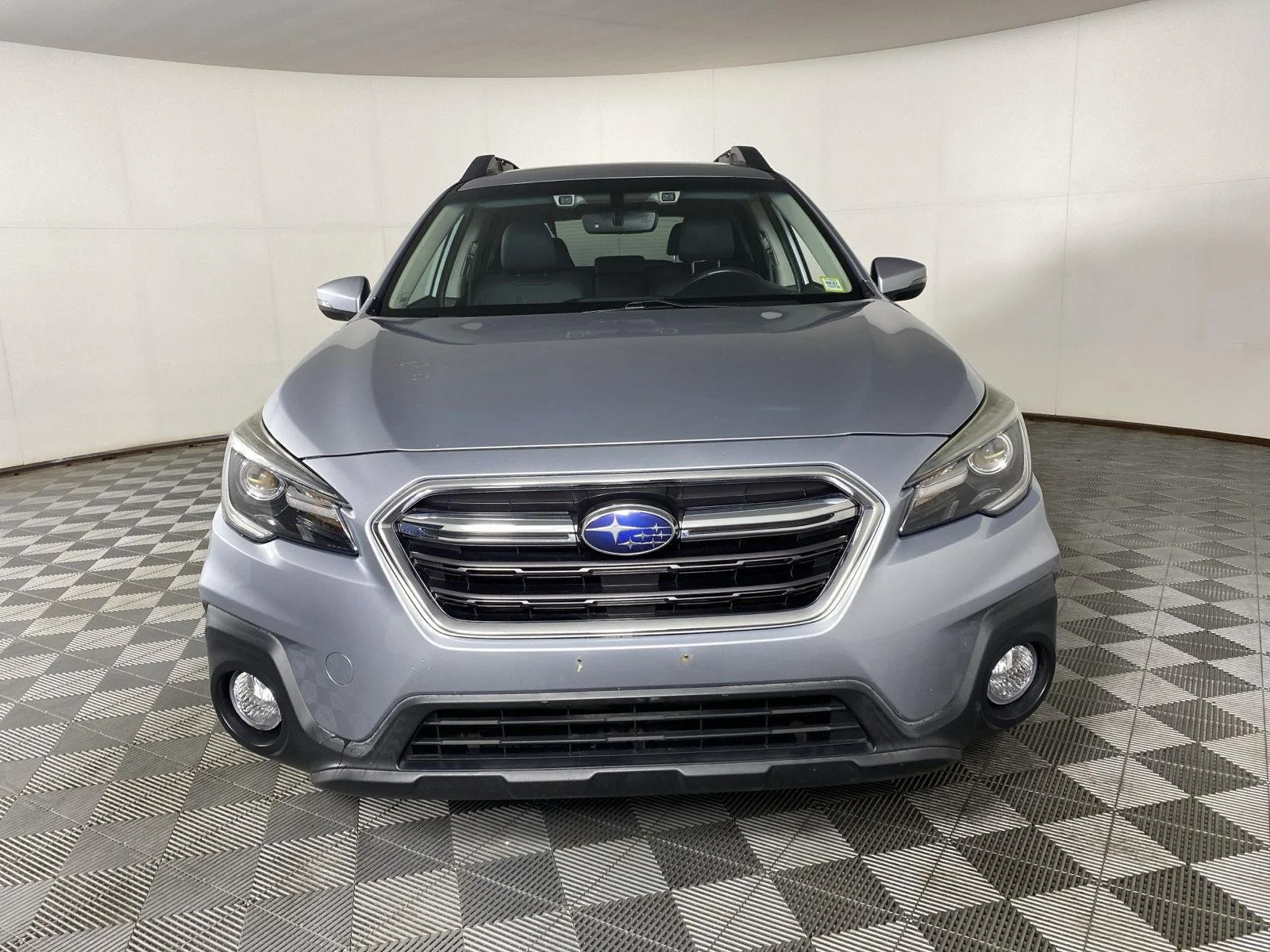Used 2018 Ice Silver Metallic Subaru Limited image 5