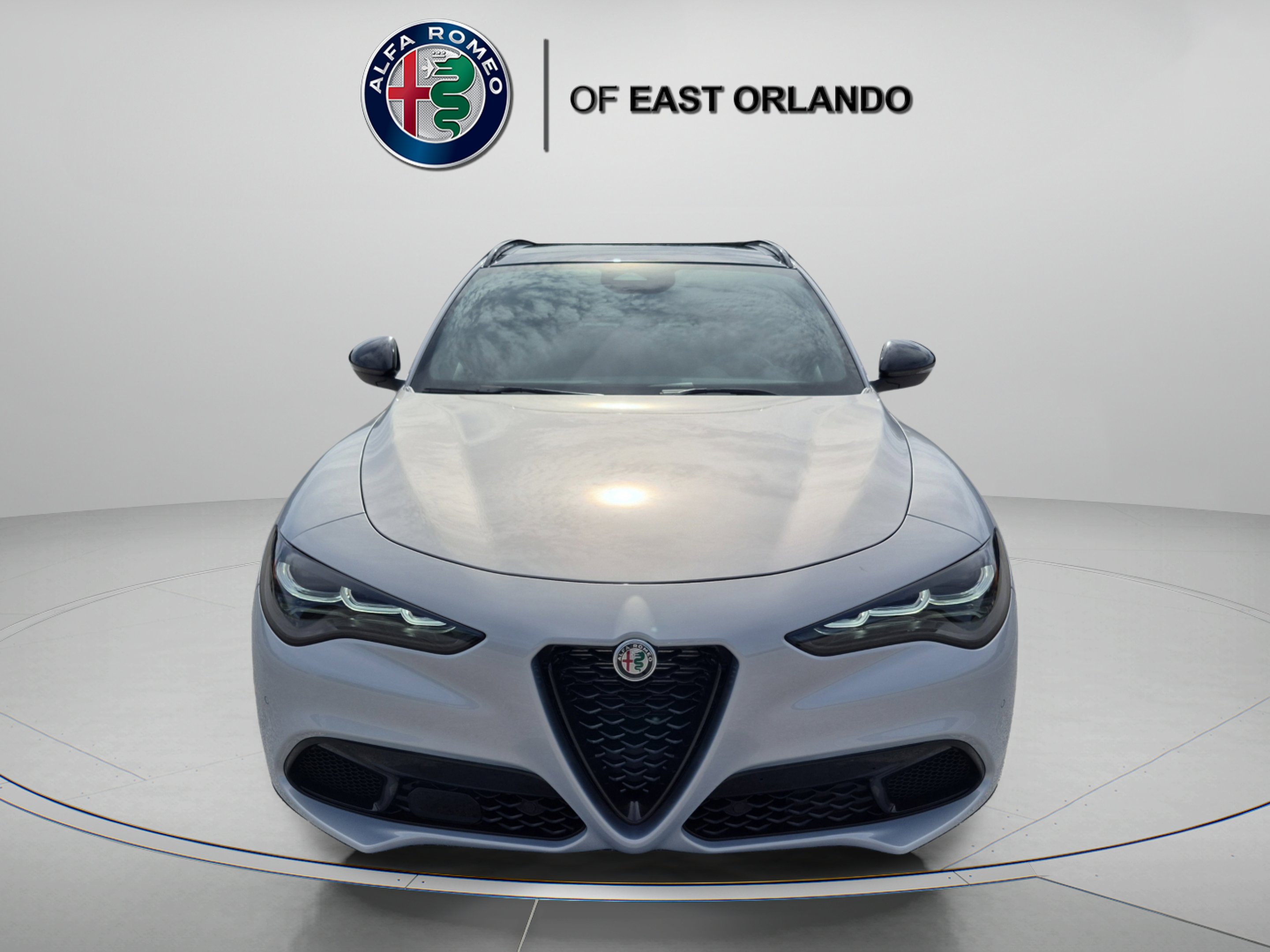 New 2026 Moonlight Gray Metallic Alfa Romeo  image 2