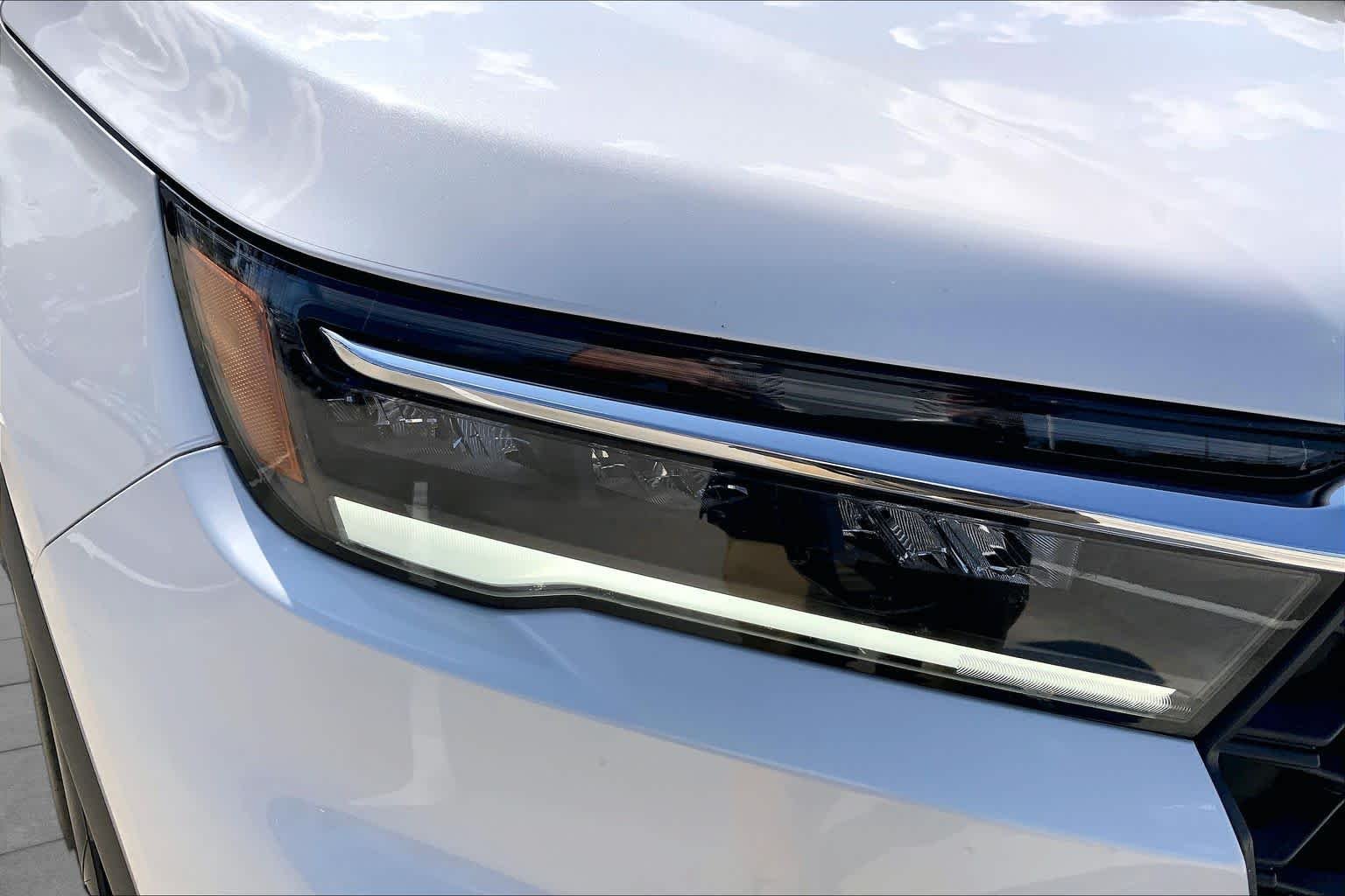 Used 2025 Platinum White Pearl Honda EX-L image 27