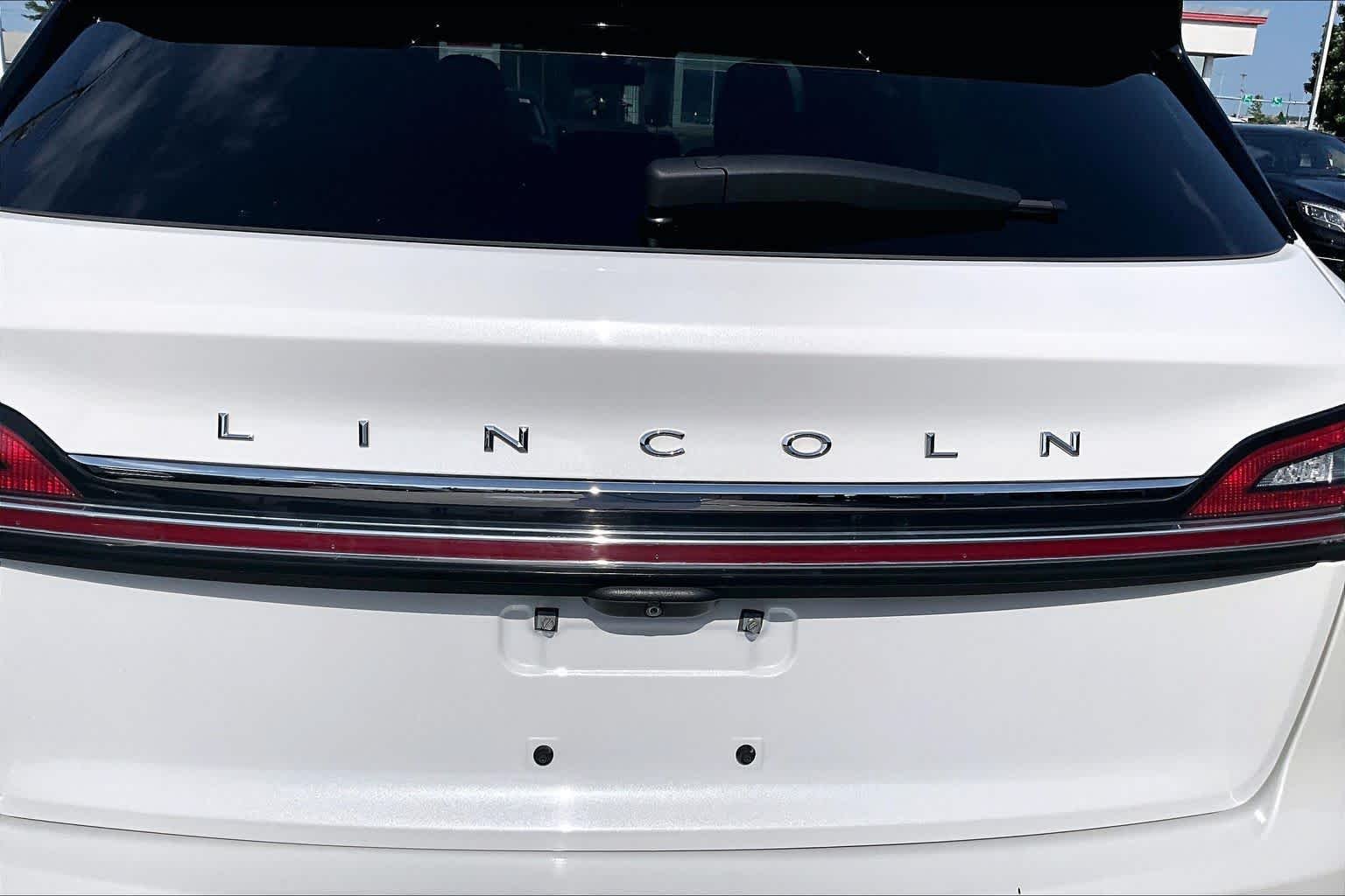 Used 2022 Pristine White Lincoln Reserve image 30