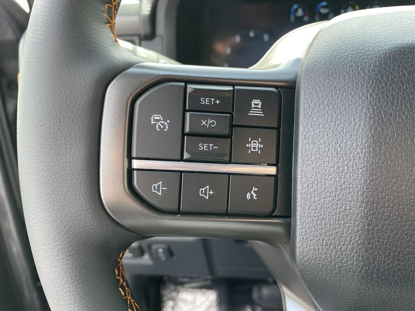 New 2026 Carbonized Gray Metallic Ford Tremor image 17