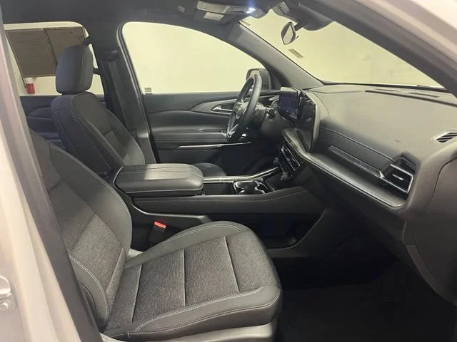 Used 2025 Summit White Chevrolet LT image 21