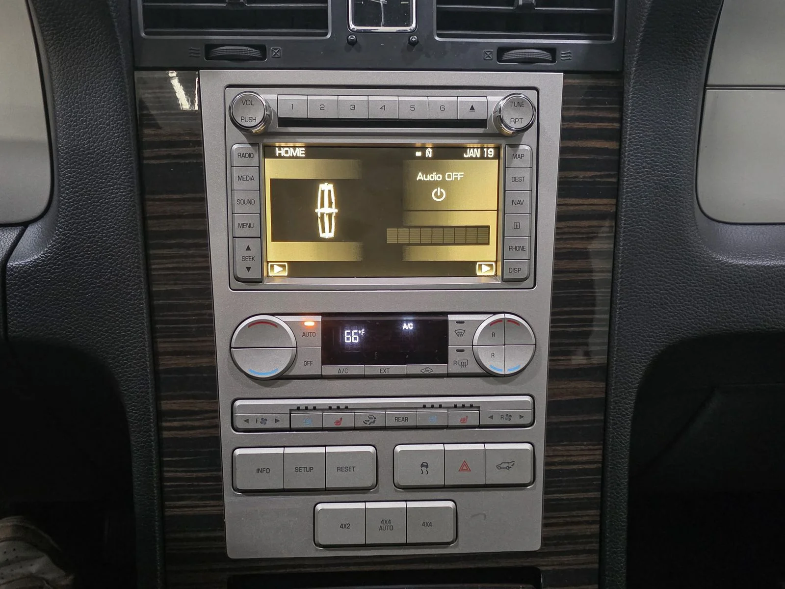 Used 2010 Tuxedo Black Metallic Lincoln Base image 32
