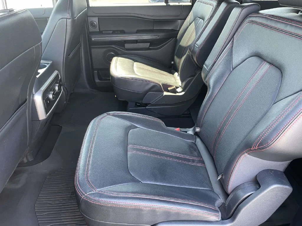 Used 2023  Ford Limited image 12