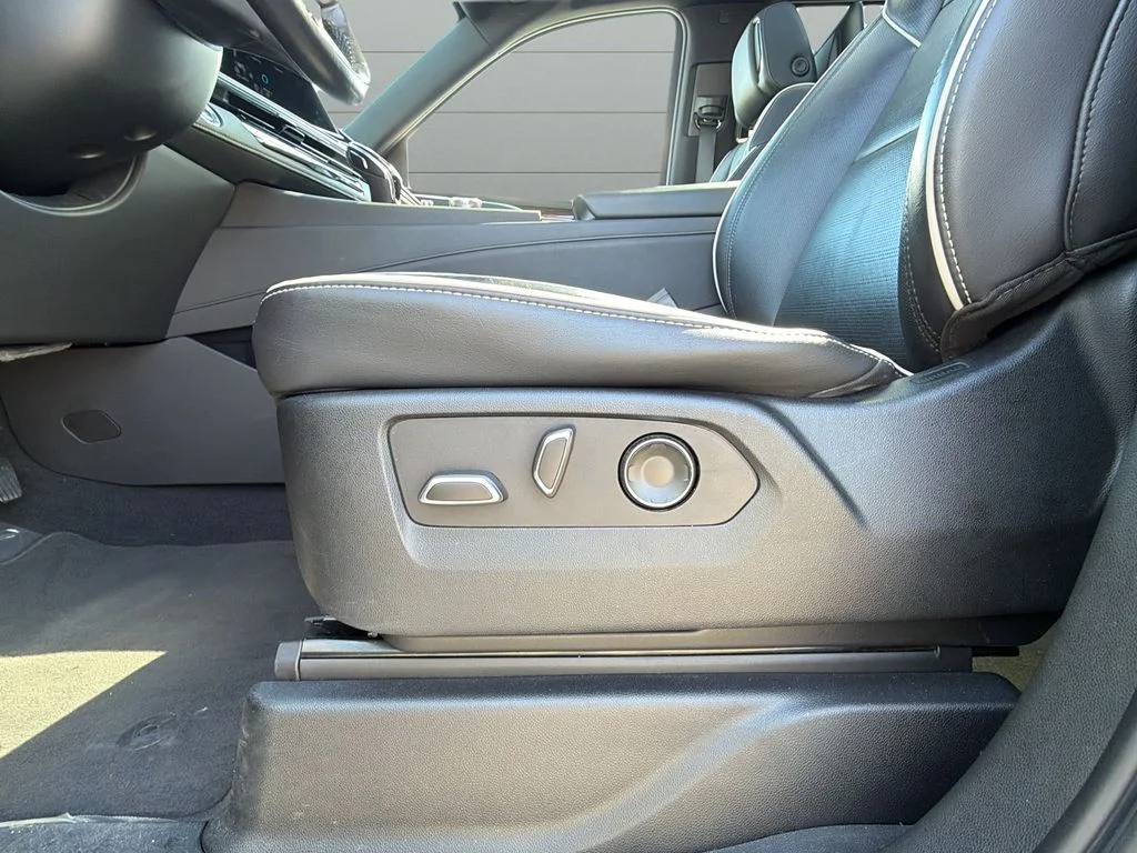 Used 2021 Black Cadillac Sport image 31
