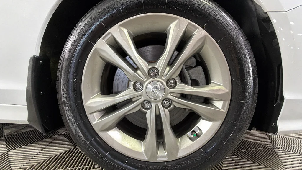 Used 2018 White Hyundai SEL image 35
