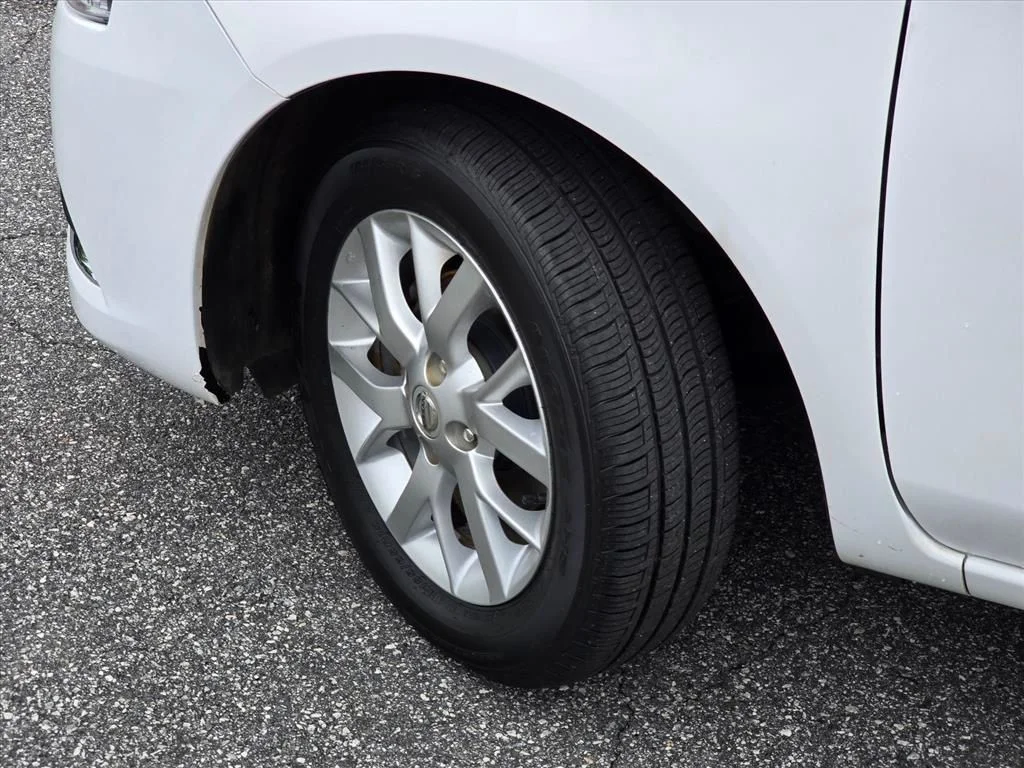 Used 2018 White Nissan 1.6 SV image 27