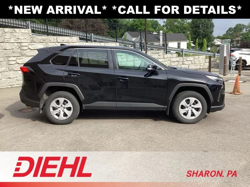 2024 Toyota RAV4 LE - Photo 8