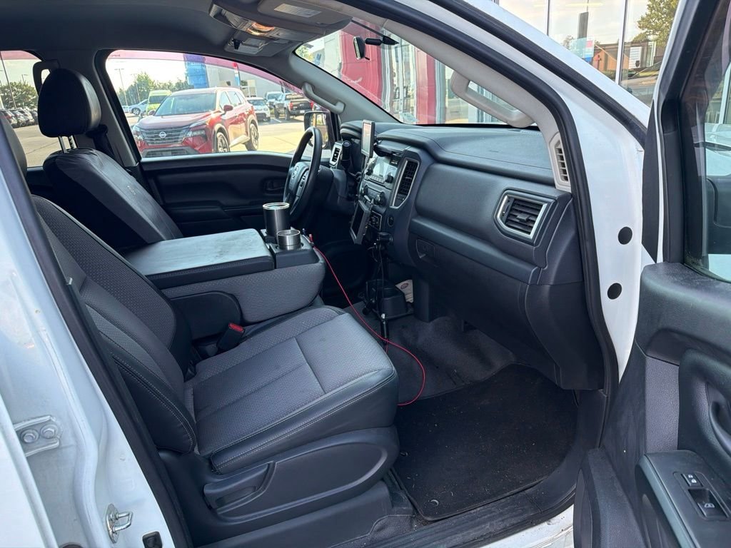 Used 2017 White Nissan S image 6