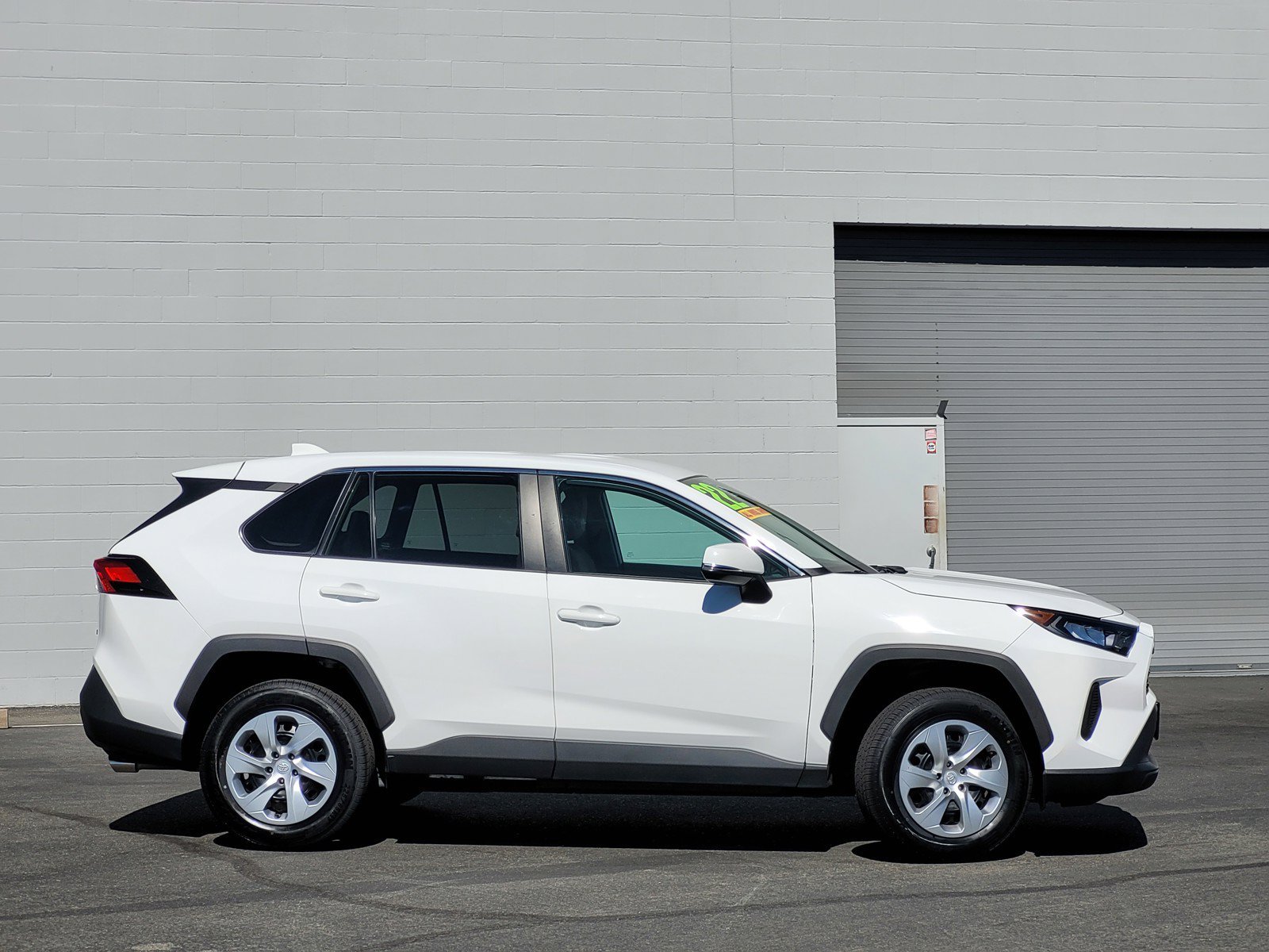 Certified Used 2022  Toyota LE image 3