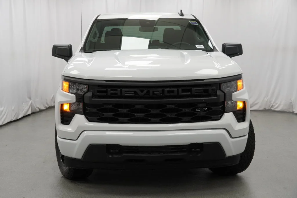 New 2026 Summit White Chevrolet Custom image 32