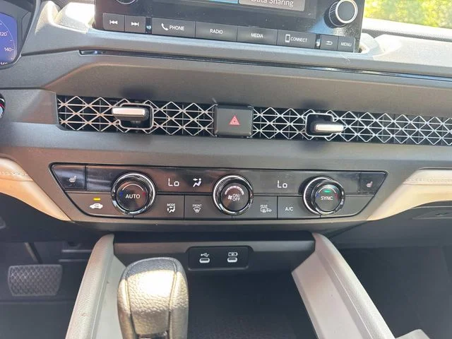 Used 2024  Honda EX image 33