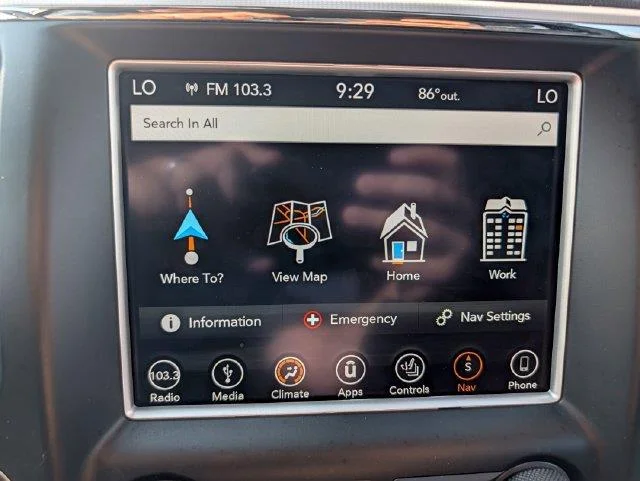 Used 2018  Jeep Summit image 19