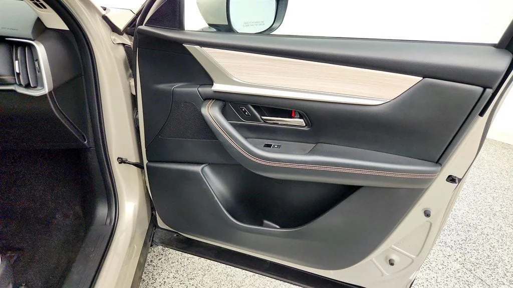 Used 2024 Platinum Quartz Mazda Preferred AWD image 27