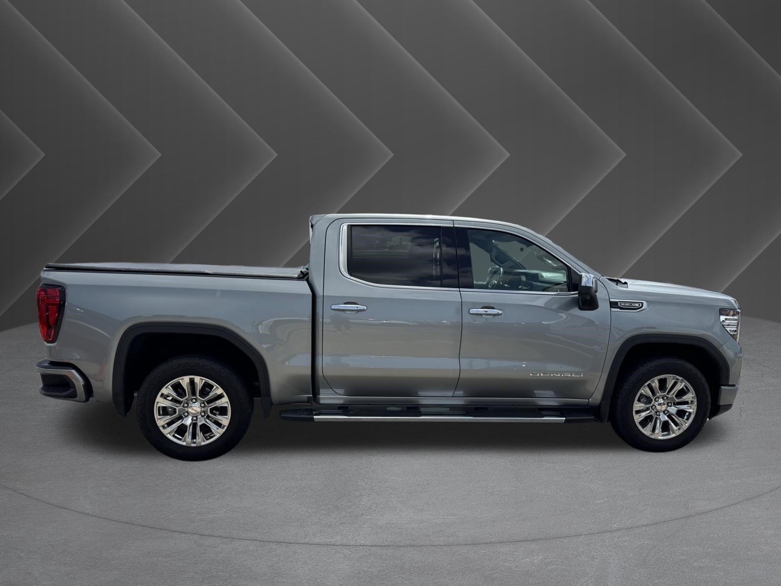 Used 2025 Sterling Metallic GMC Denali image 4