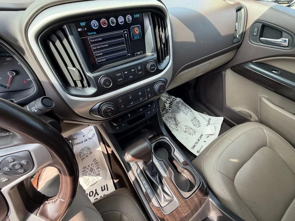 Used 2018 White GMC SLT image 10
