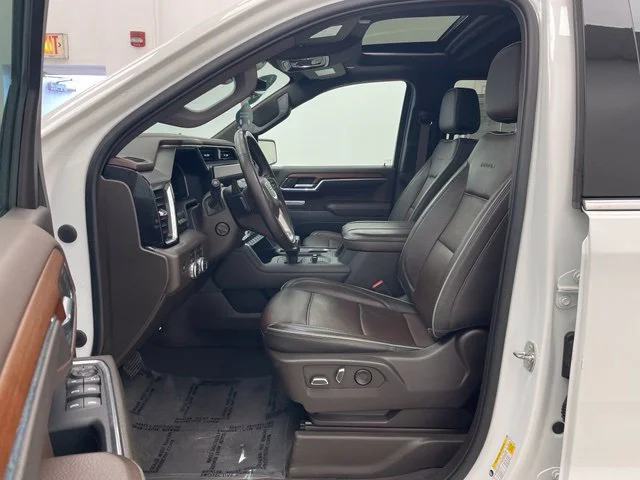 Certified Used 2023 White GMC  image 18