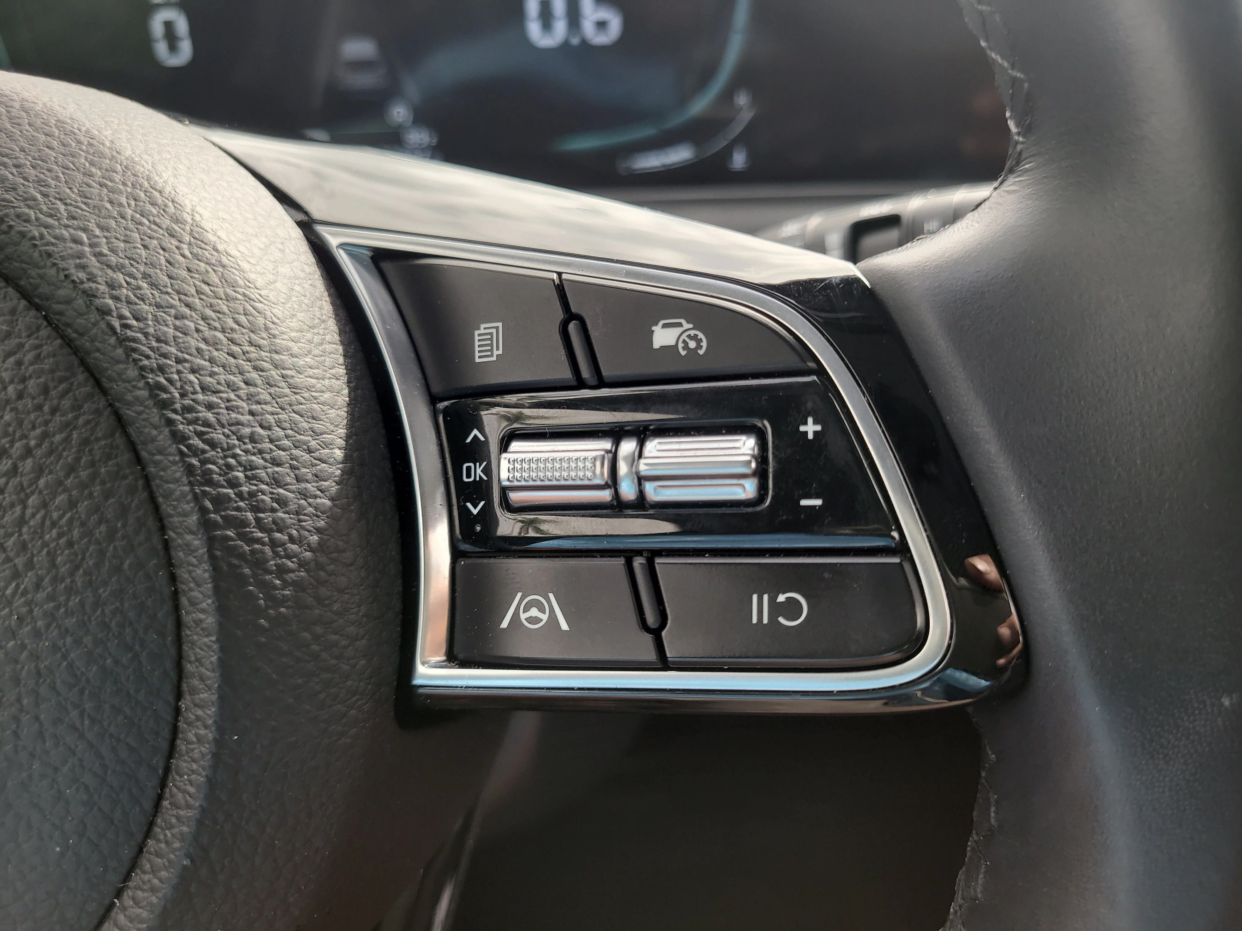Used 2025 Fusion Black Kia S image 28